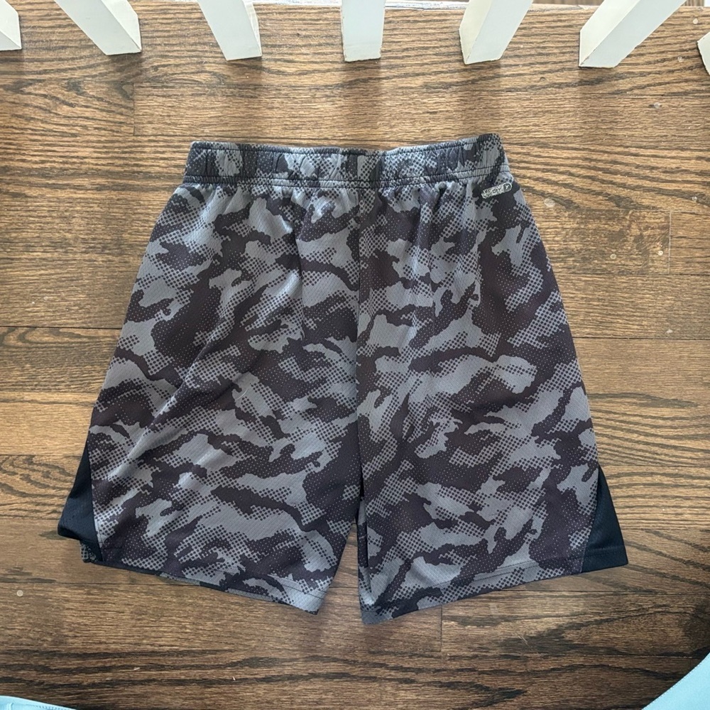Boys Old Navy Camouflage Shorts size 8 - Picture 5 of 7